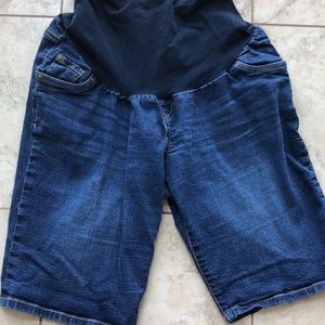 Maternity shorts (fits like a Large)
